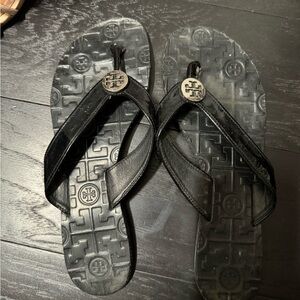 Tory Burch black leather sandal. Size 8